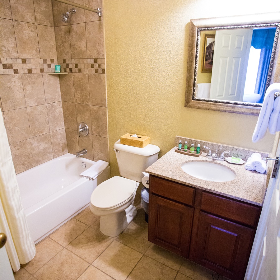 Wyndham Kingsgate Bathroom