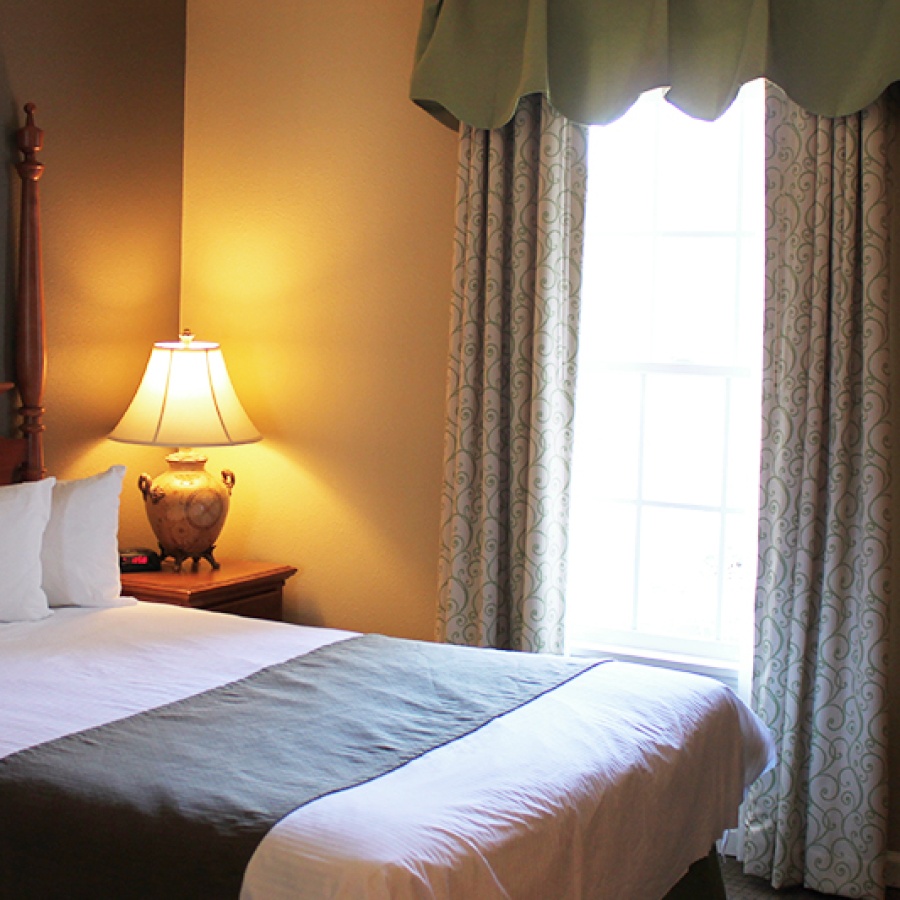 Wyndham Kingsgate Guest Bedroom (2 Bedroom Suite)