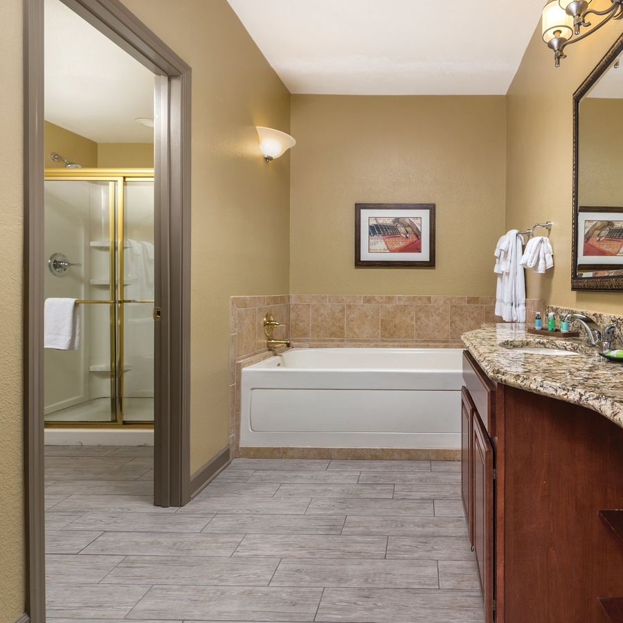 Wyndham Nashville Master Bathroom