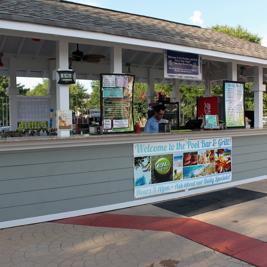 Wyndham Kingsgate Poolside Bar and Grill